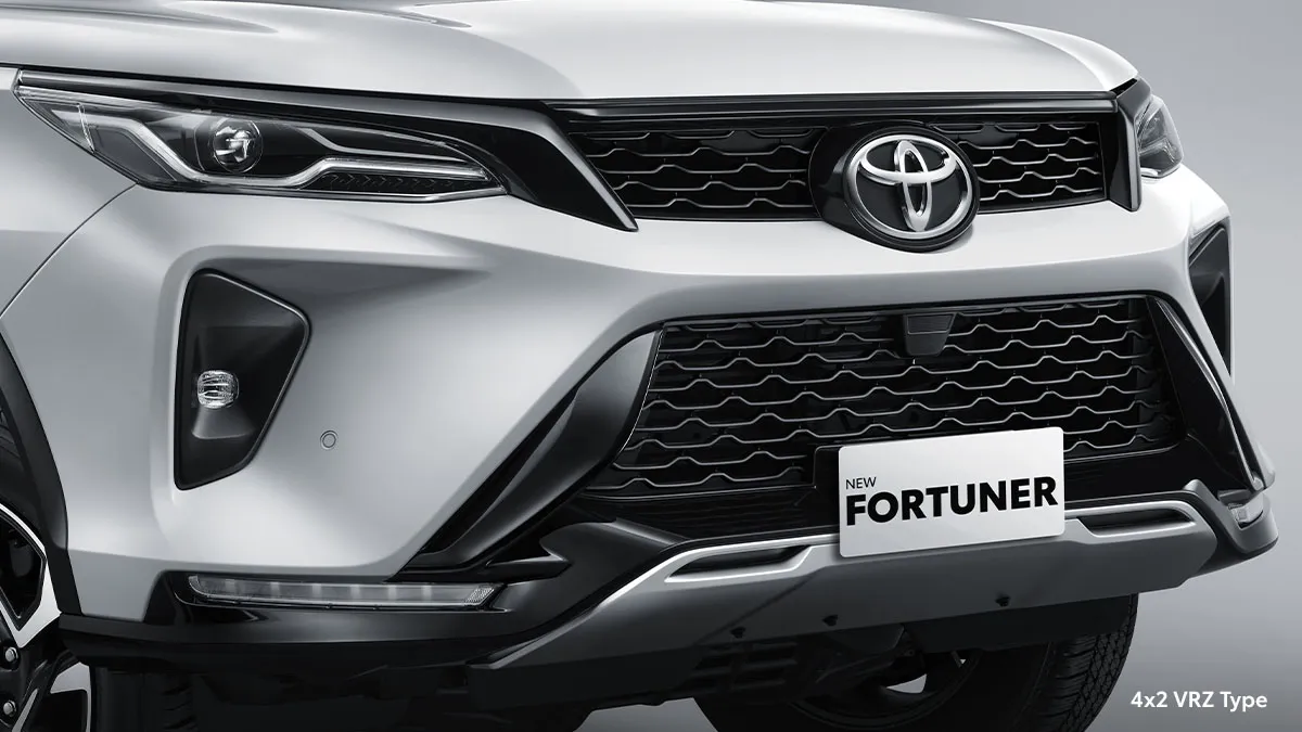 Adventurous Black Roof design to strengthen your confident and stylish appearance on the road. (Optional for 4x2 GR Parts Aero Package Type)